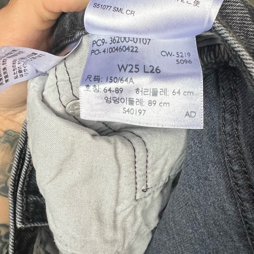 Women's 501 Black Levi Jeans - Picture 5 of 5